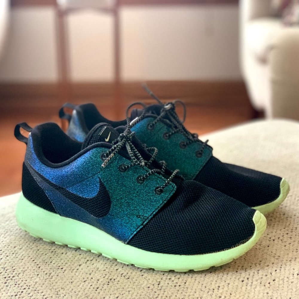LIMITED EDITION Nike Roshe Run Size 7.5 - Picture 2 of 7